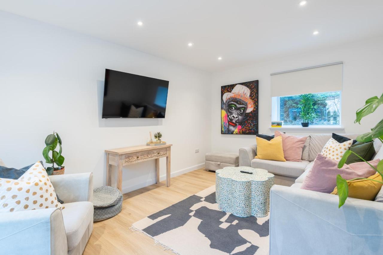 The Pinkish House - 4 Bed Home In The Town Centre ブレアゴーリー エクステリア 写真