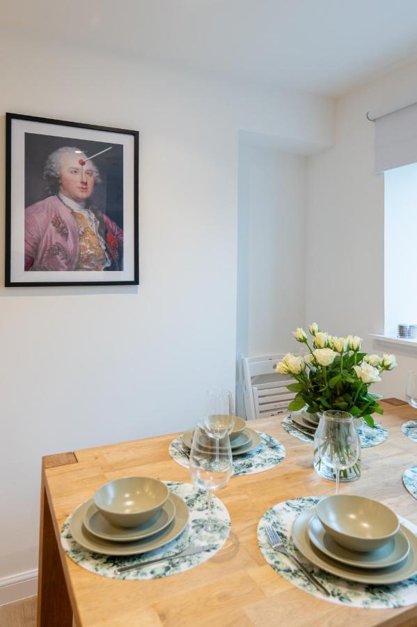 The Pinkish House - 4 Bed Home In The Town Centre ブレアゴーリー エクステリア 写真