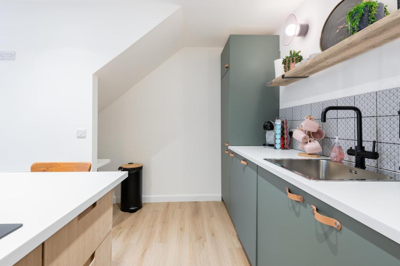 The Pinkish House - 4 Bed Home In The Town Centre ブレアゴーリー エクステリア 写真