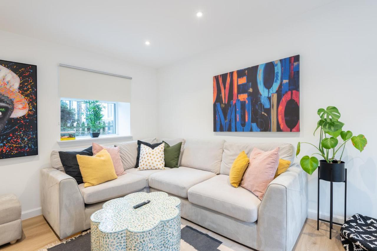 The Pinkish House - 4 Bed Home In The Town Centre ブレアゴーリー エクステリア 写真